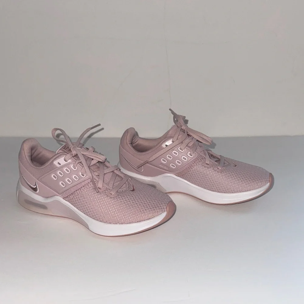 Nike Women's Sneakers Size 6.5 Gym Workout Exercise Walking